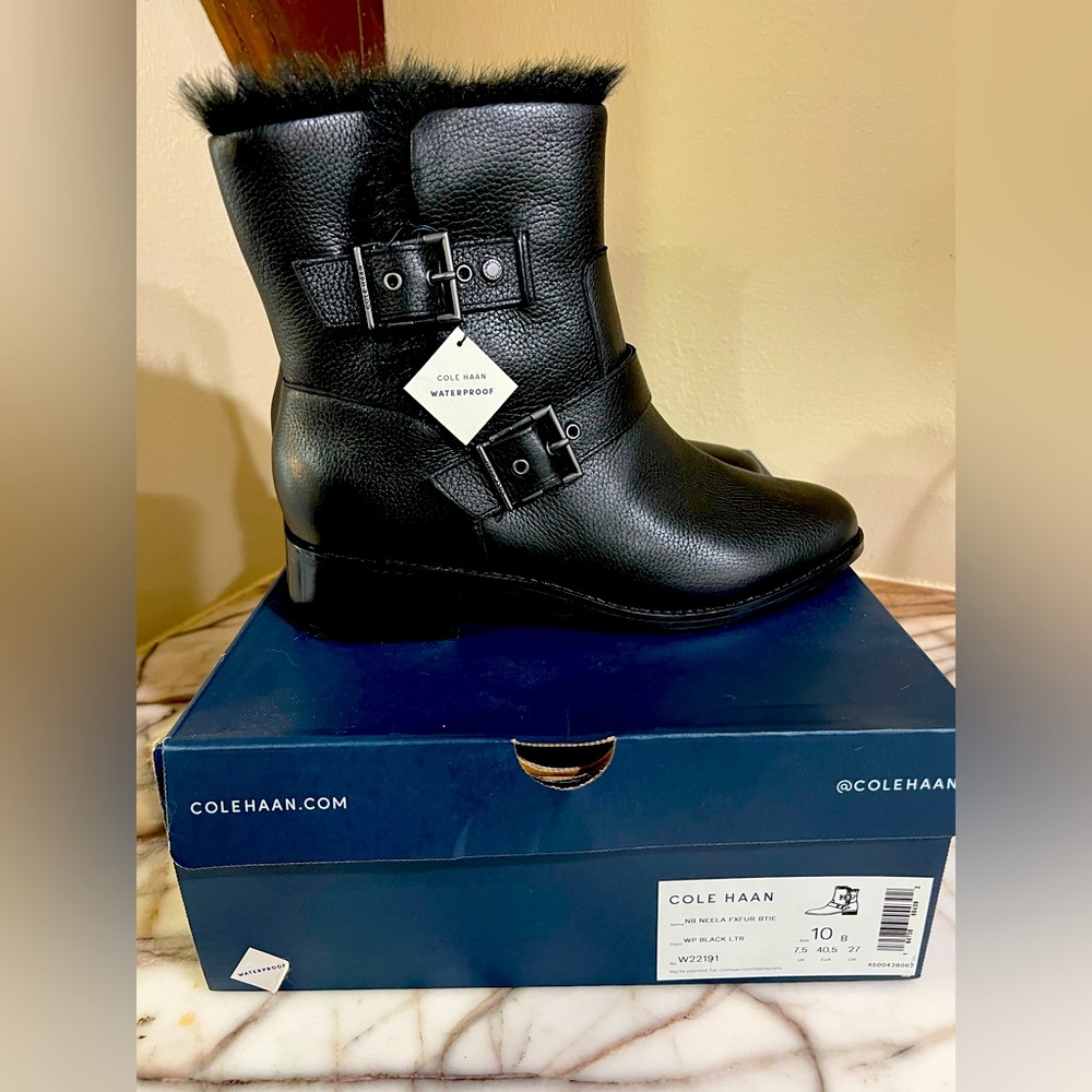 New!$250 COLE HAAN 10 snow winter leather boots
NEELA waterproof lined slip on